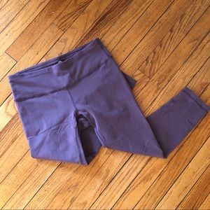 Woman’s cropped yoga leggings